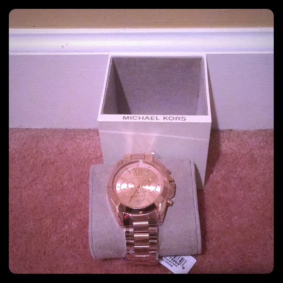 Michael Kors Large Faced Women's Watch. NWT - Picture 4 of 5